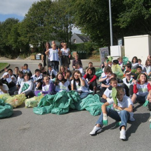 Plusieurs sacs de déchets récupérés par les élèves